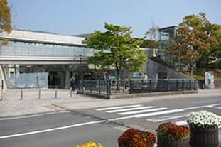 長崎原爆資料館・長崎市平和会館